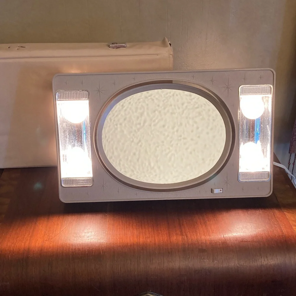 1960’s MCM Beauty Mate Swivel 2 sided mirror/ Hollywood Glam lights & carry case - Picture 1 of 5